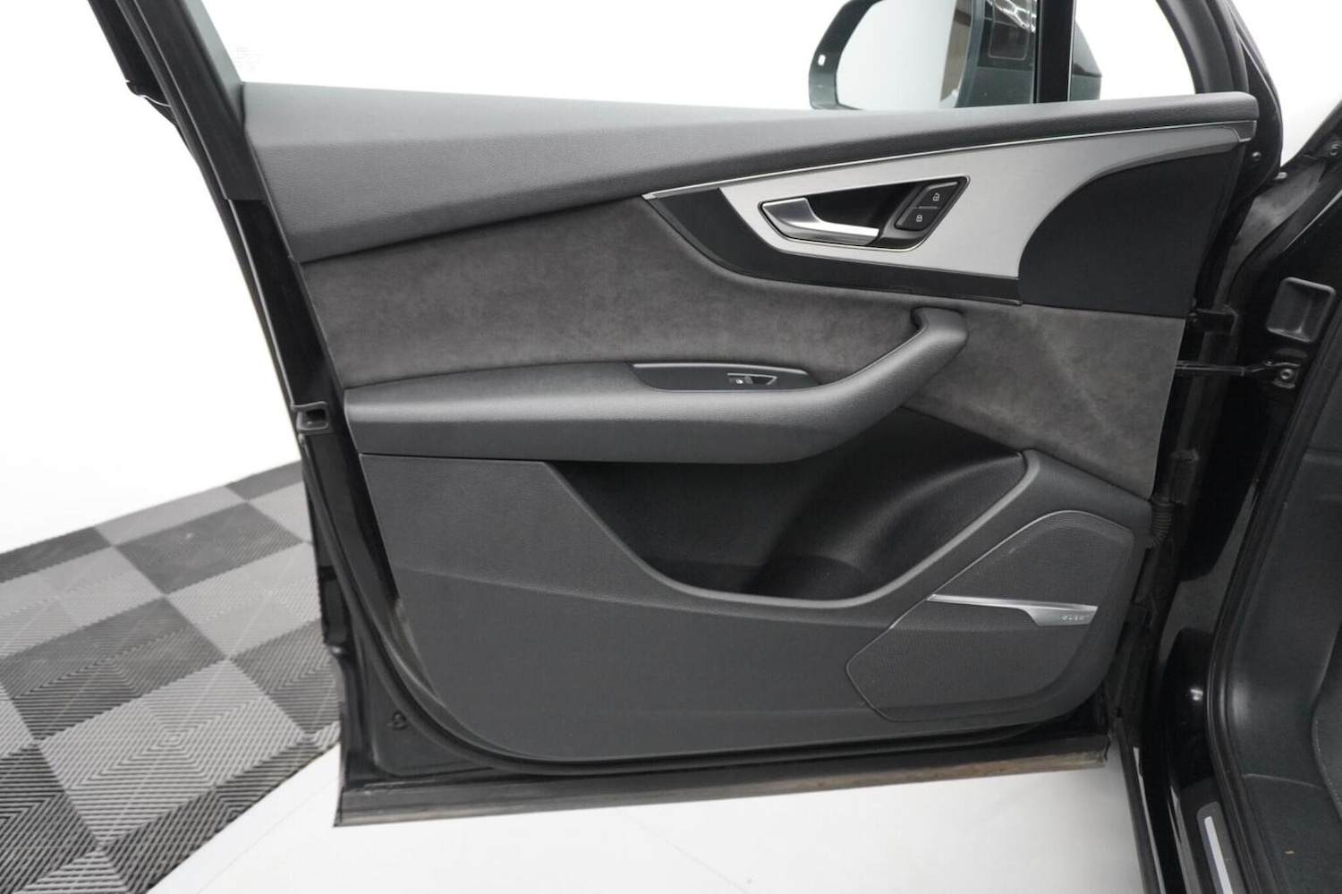 Used Audi Q7 2017 for sale - 77129632: Photo 44