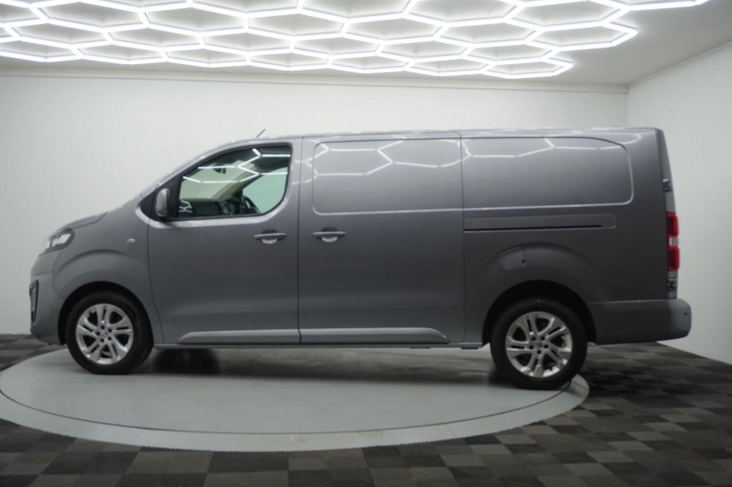 Used Vauxhall Vivaro 2019 for sale - 77154384: Photo 2