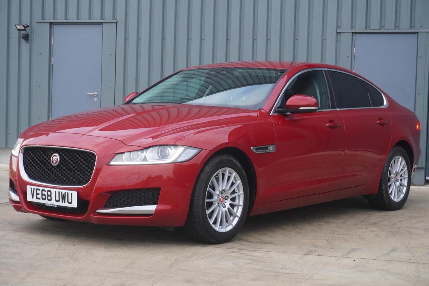 Used Jaguar XF 2018 for sale - 76281459: Photo 2