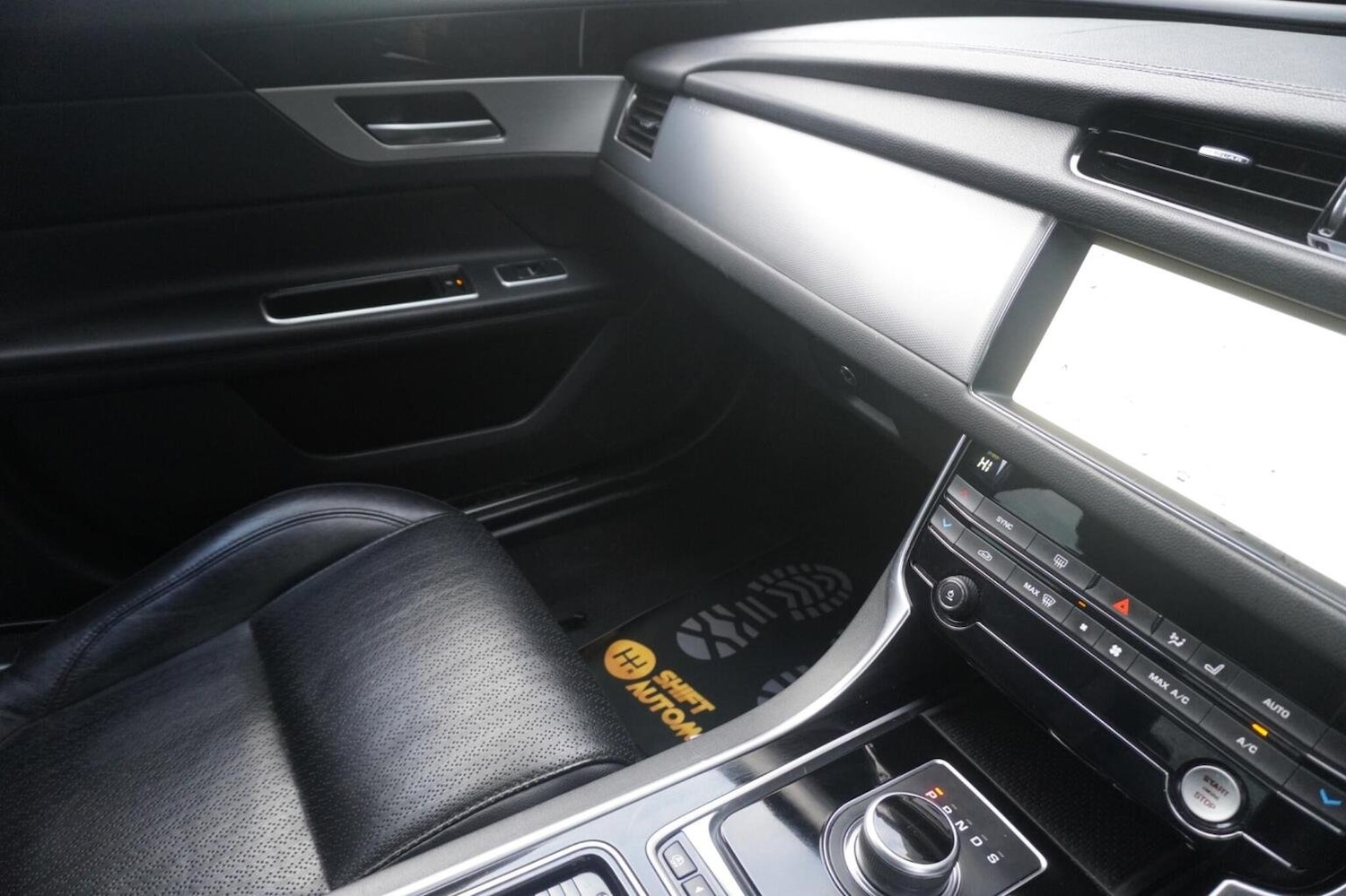 Used Jaguar XF 2018 for sale - 76281459: Photo 23