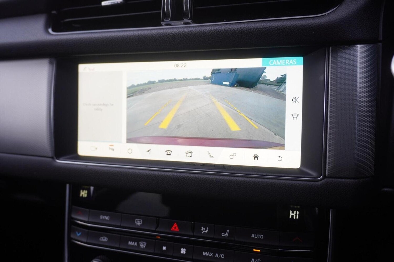 Used Jaguar XF 2018 for sale - 76281459: Photo 32