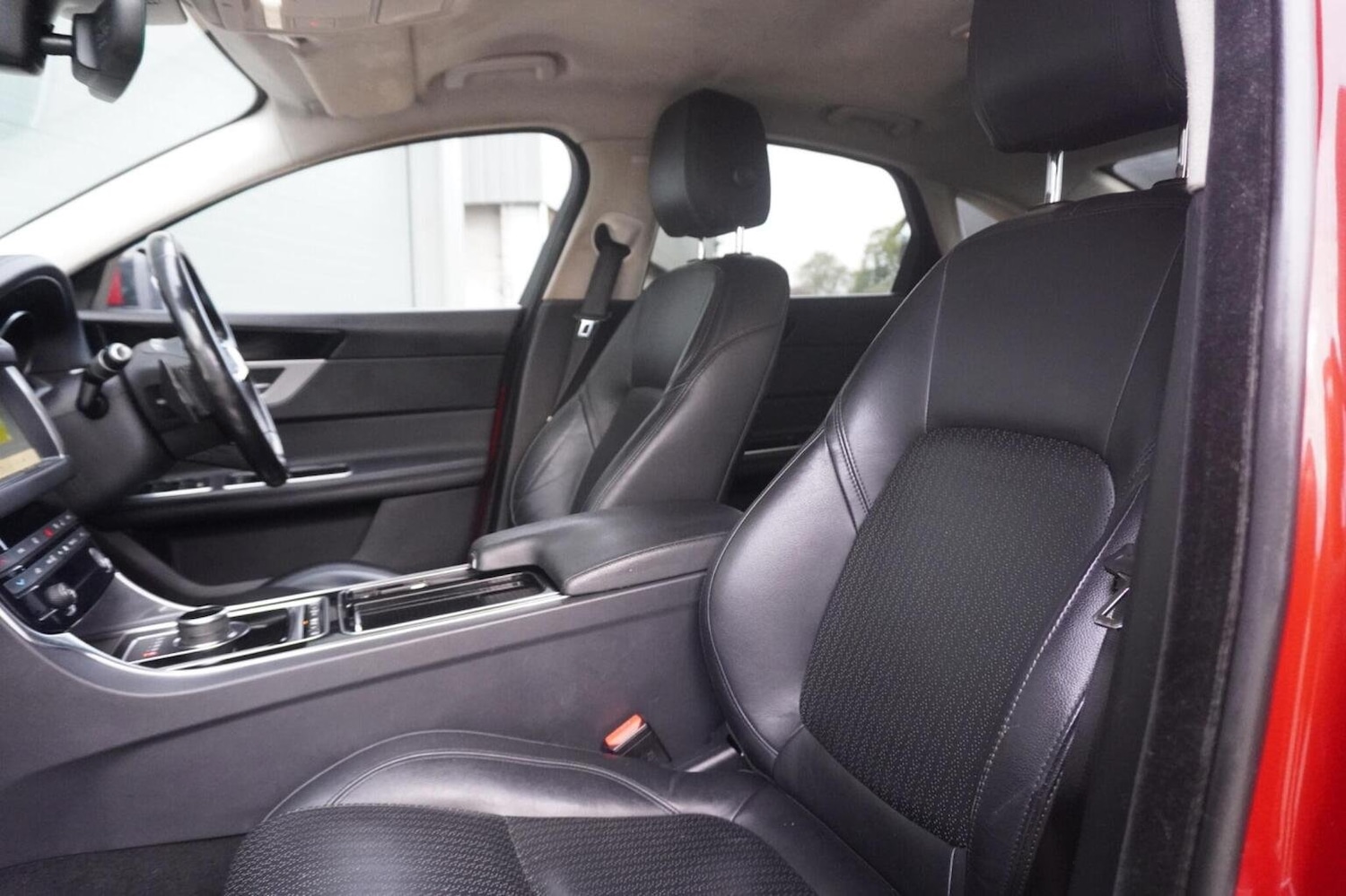 Used Jaguar XF 2018 for sale - 76281459: Photo 35