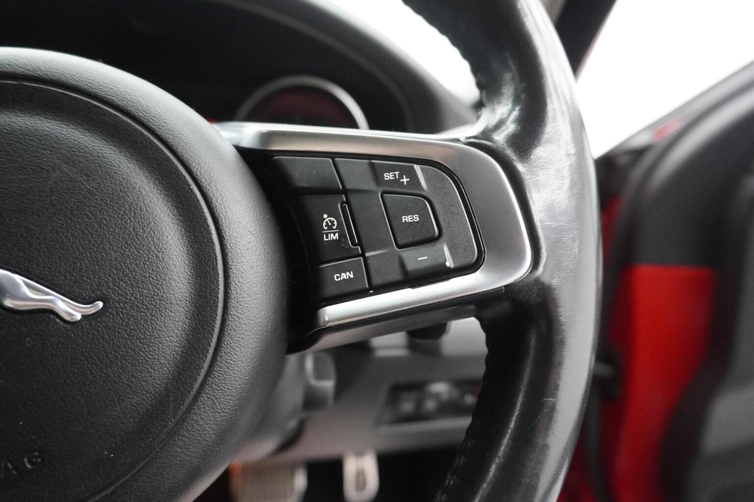 Used Jaguar XF 2018 for sale - 76281459: Photo 41