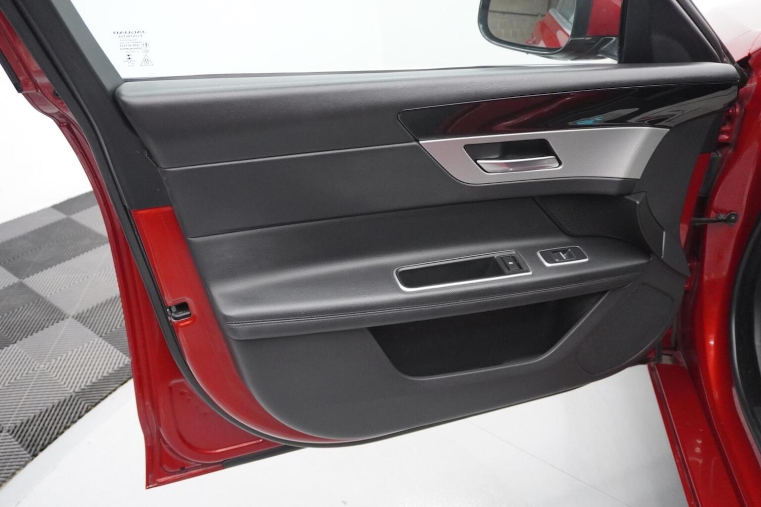 Used Jaguar XF 2018 for sale - 76281459: Photo 43