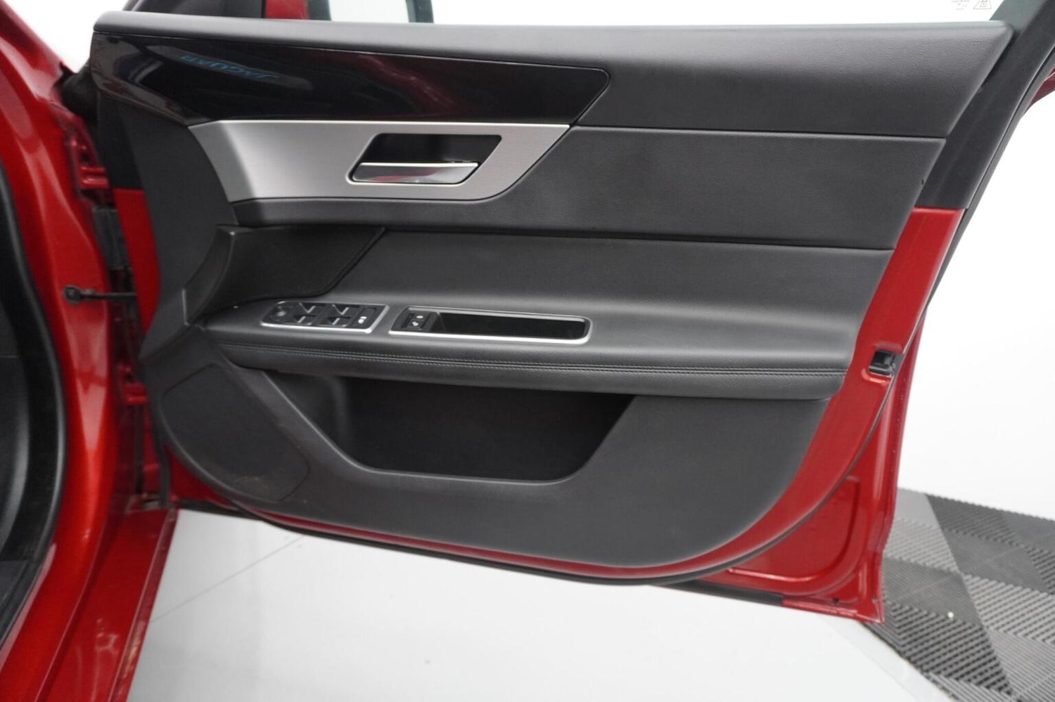 Used Jaguar XF 2018 for sale - 76281459: Photo 44