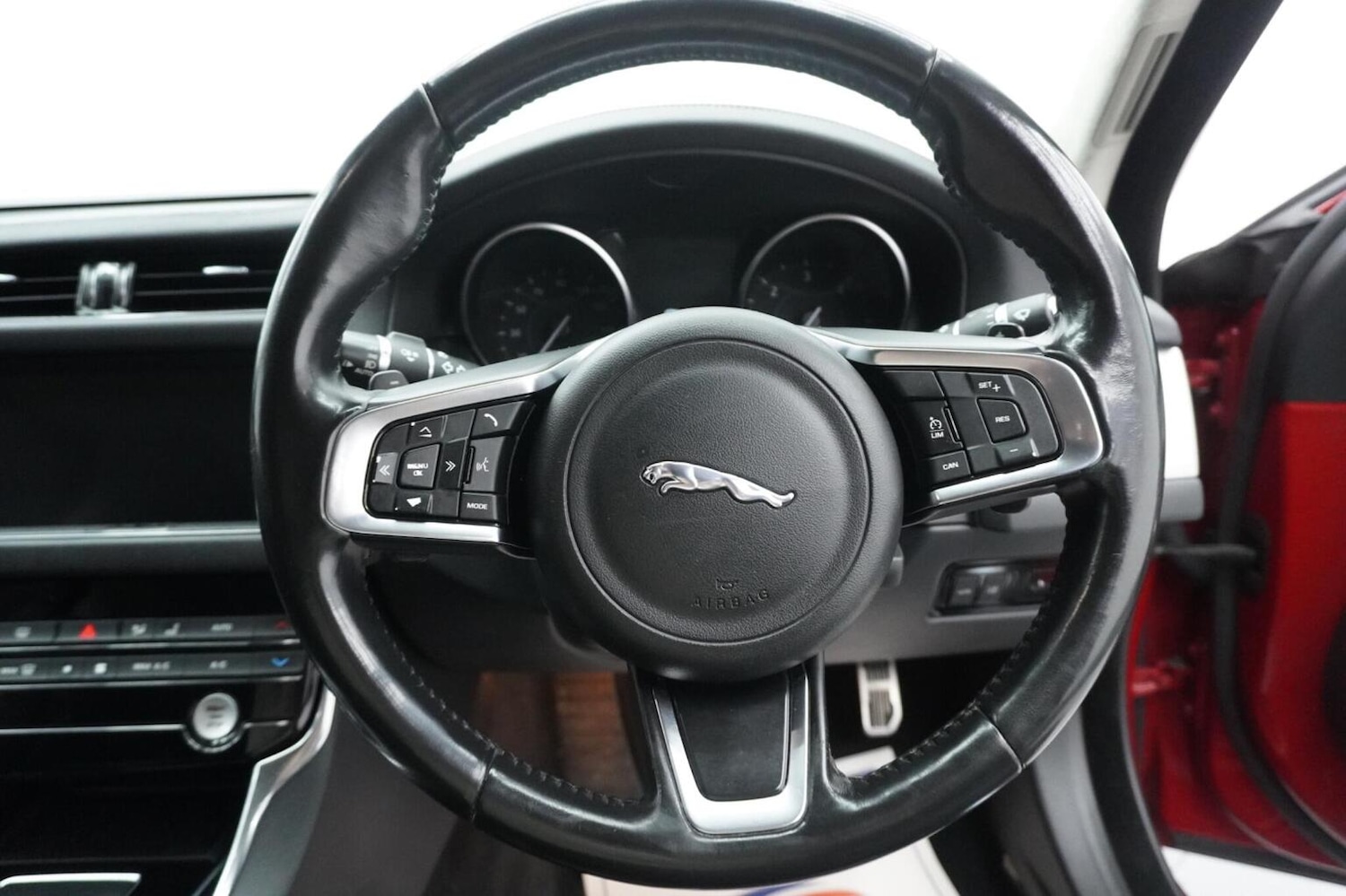 Used Jaguar XF 2018 for sale - 76281459: Photo 49