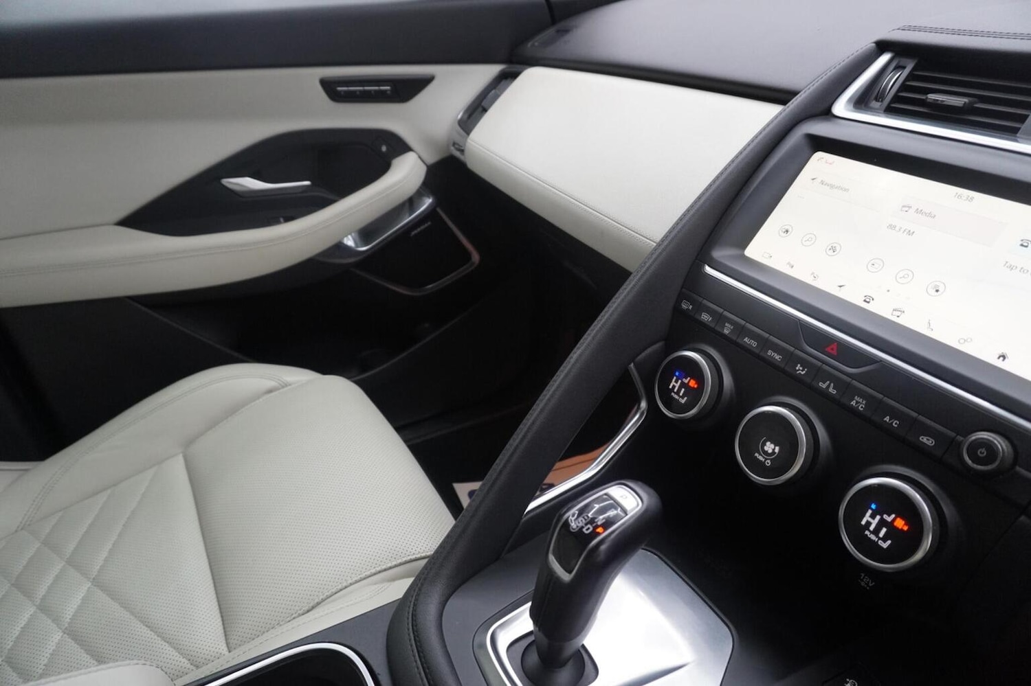 Used Jaguar E-Pace 2018 for sale - 77997287: Photo 49