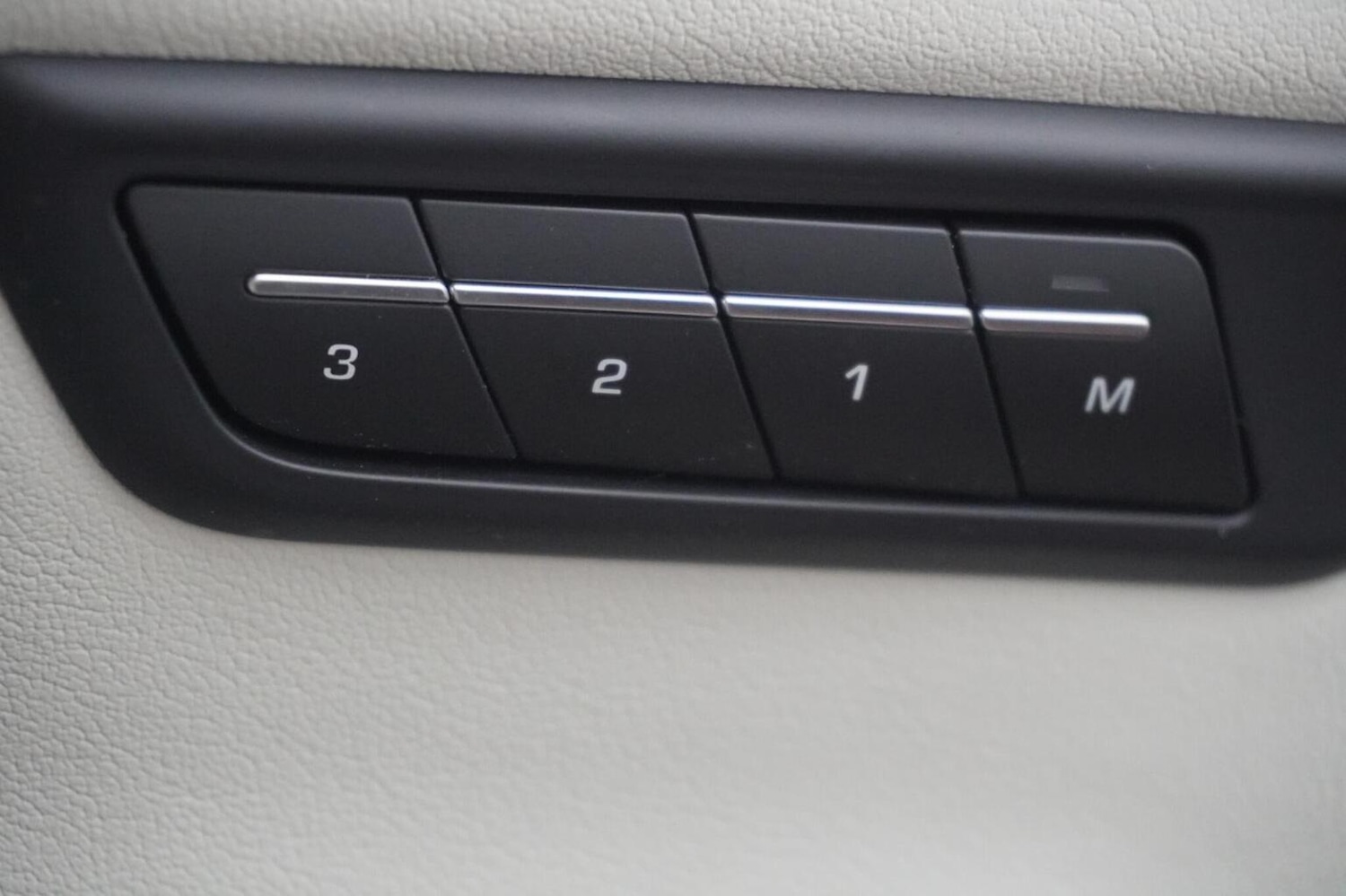 Used Jaguar E-Pace 2018 for sale - 77997287: Photo 64