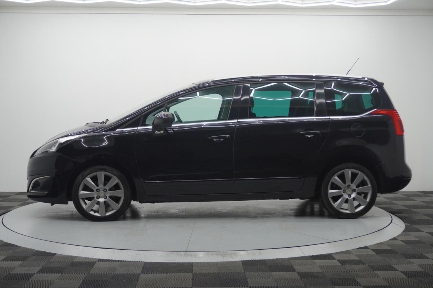 Used Peugeot 5008 2015 for sale - 77154381: Photo 14