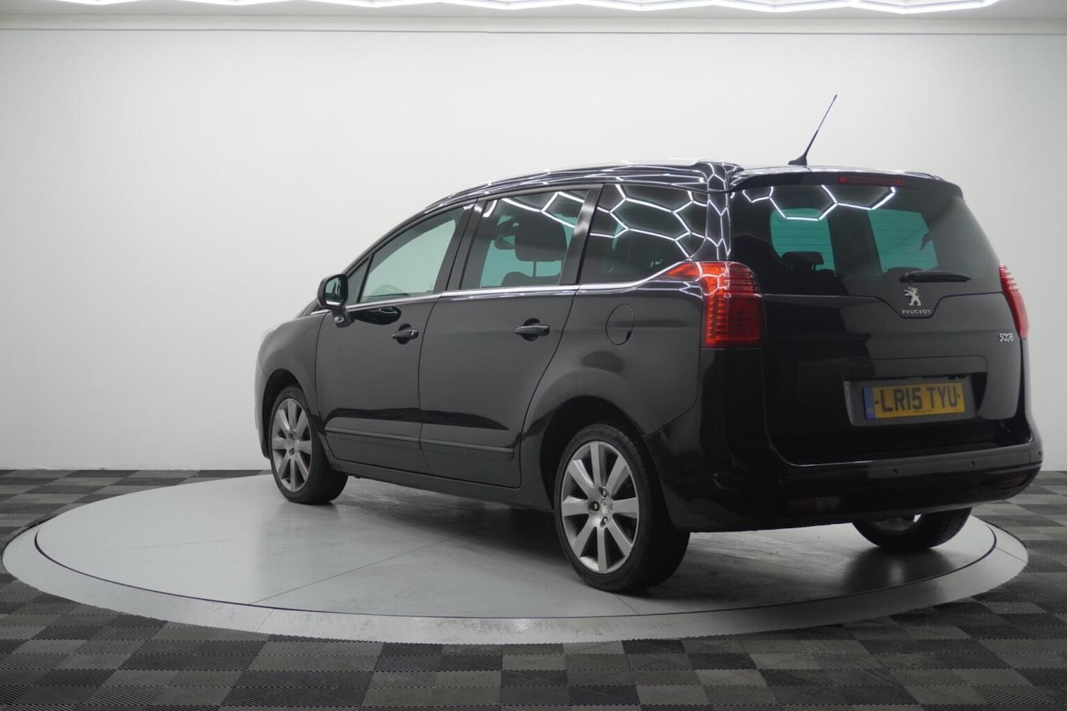 Used Peugeot 5008 2015 for sale - 77154381: Photo 4