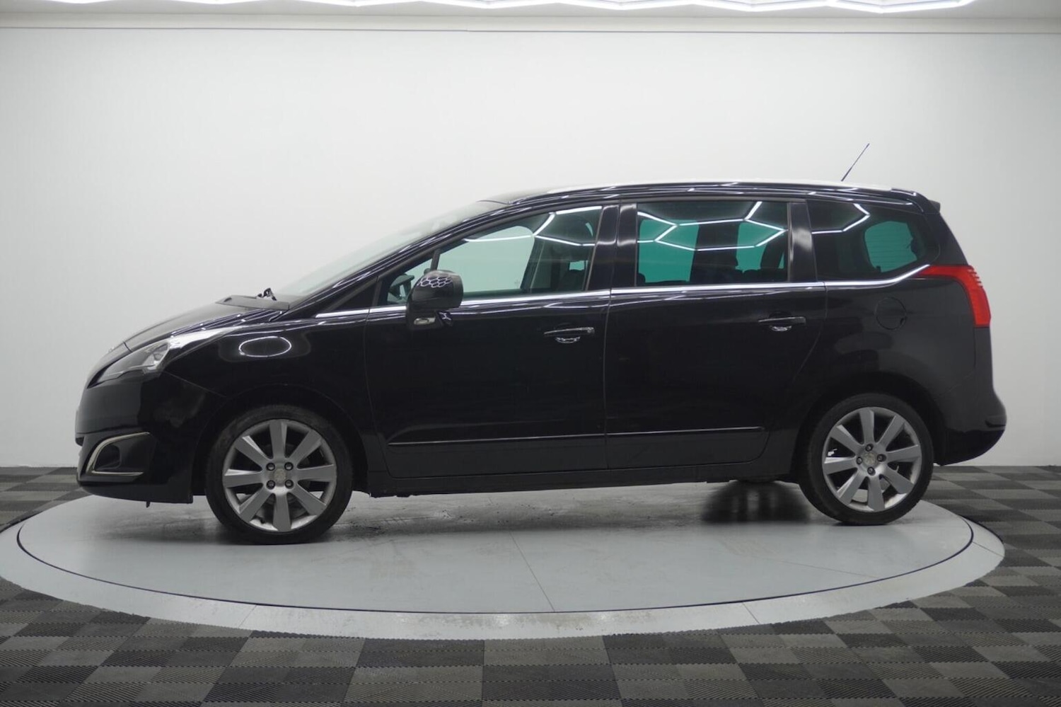 Used Peugeot 5008 2015 for sale - 77154381: Photo 5