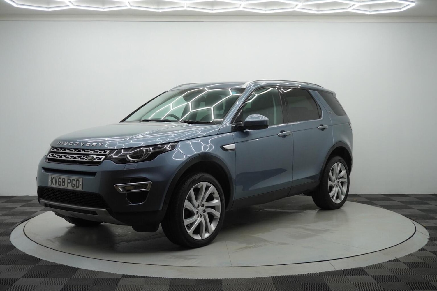 Used Land Rover Discovery Sport 2018 for sale - 77073102: Photo 2