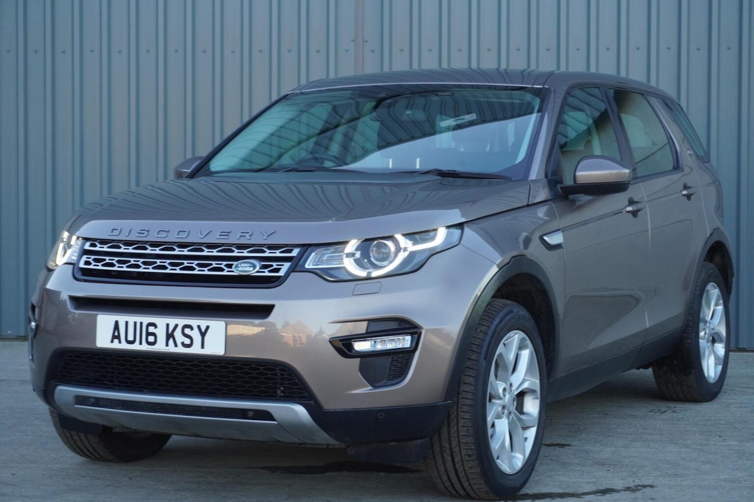 Used Land Rover Discovery Sport 2016 for sale - 76347192: Photo 2