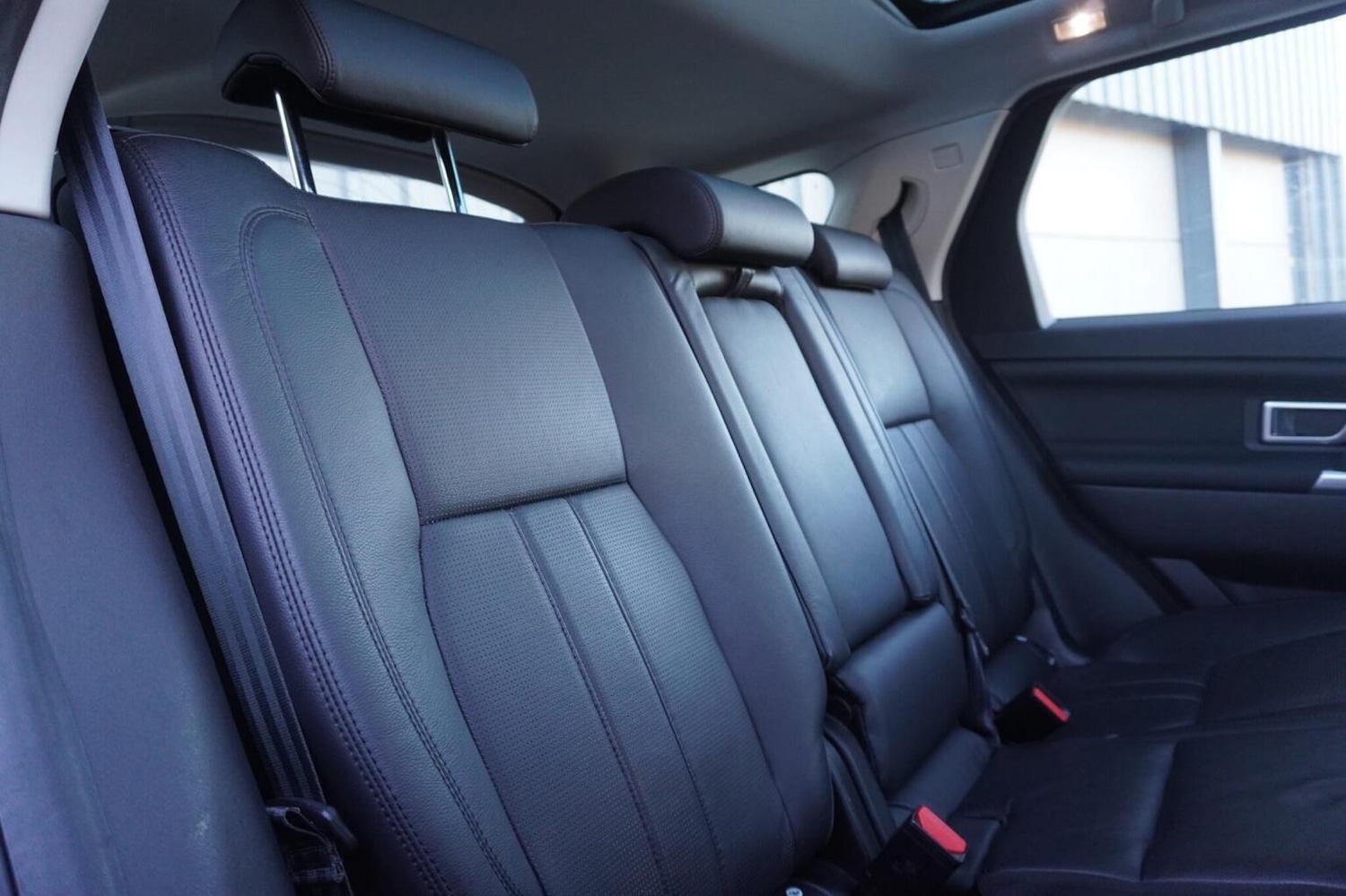 Used Land Rover Discovery Sport 2016 for sale - 76347192: Photo 25