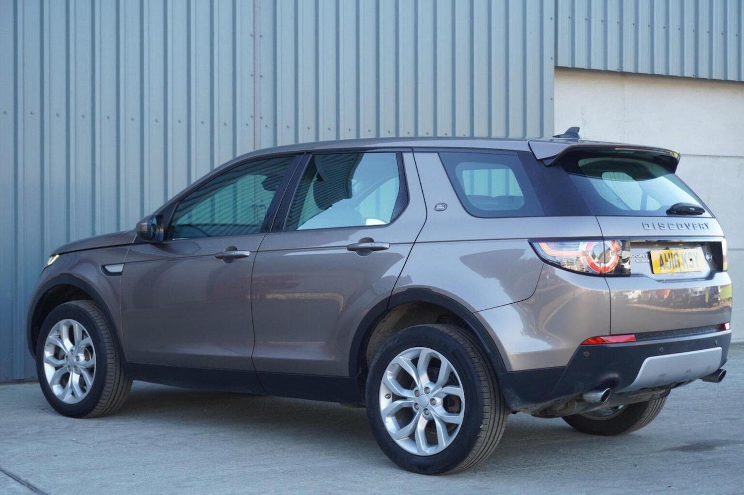 Used Land Rover Discovery Sport 2016 for sale - 76347192: Photo 3