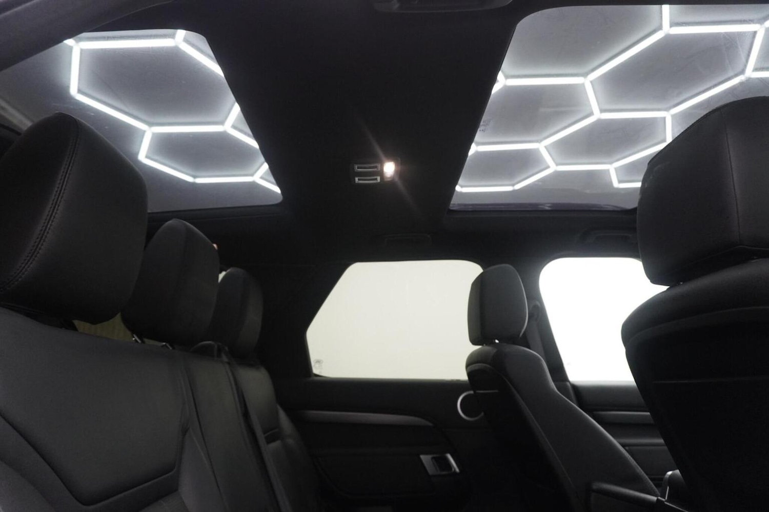 Used Land Rover Discovery 2019 for sale - 77595358: Photo 31