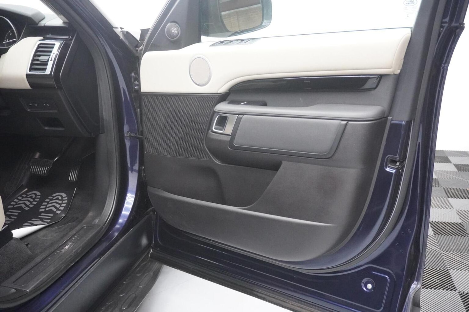 Used Land Rover Discovery 2017 for sale - 77164750: Photo 45