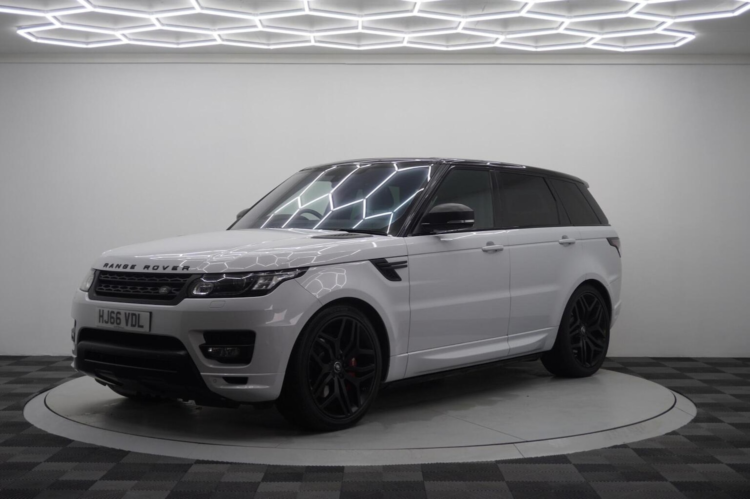Used Land Rover Range Rover Sport 2016 for sale - 76407537: Photo 2