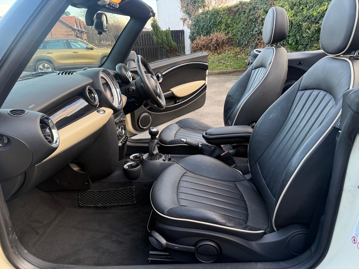 Used MINI Convertible 2010 for sale - 76738607: Photo 10