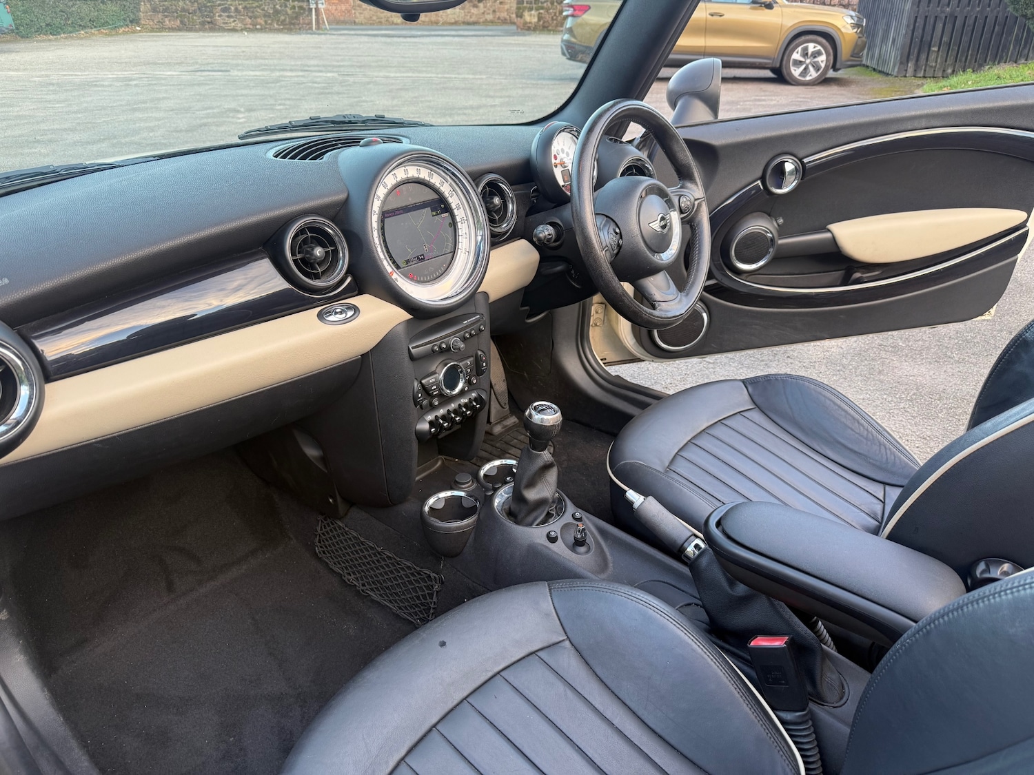 Used MINI Convertible 2010 for sale - 76738607: Photo 11