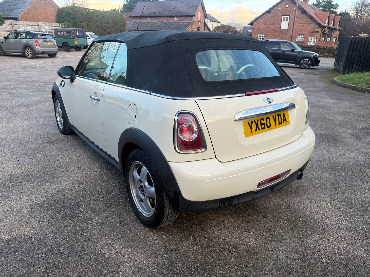 Used MINI Convertible 2010 for sale - 76738607: Photo 6