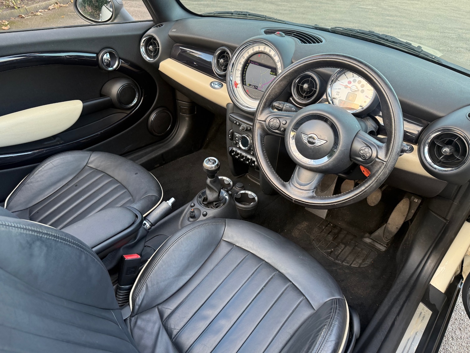 Used MINI Convertible 2010 for sale - 76738607: Photo 8