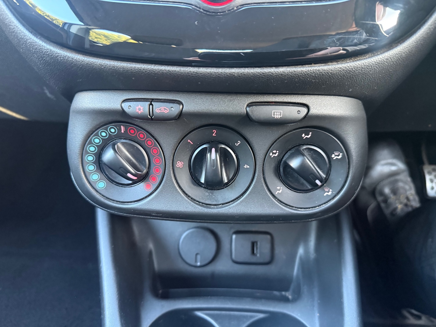 Used Vauxhall Corsa 2016 for sale - 76640079: Photo 13