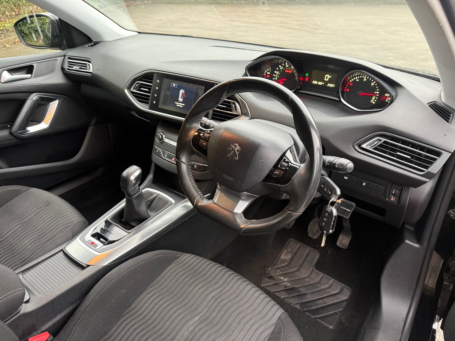 Used Peugeot 308 2015 for sale - 76946317: Photo 7