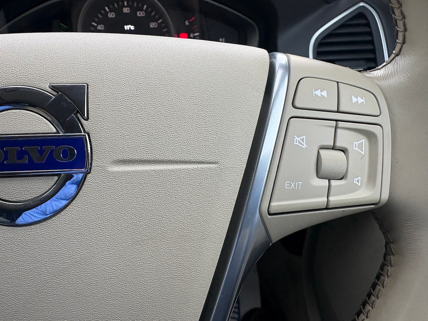 Used Volvo XC60 2015 for sale - 77954419: Photo 25