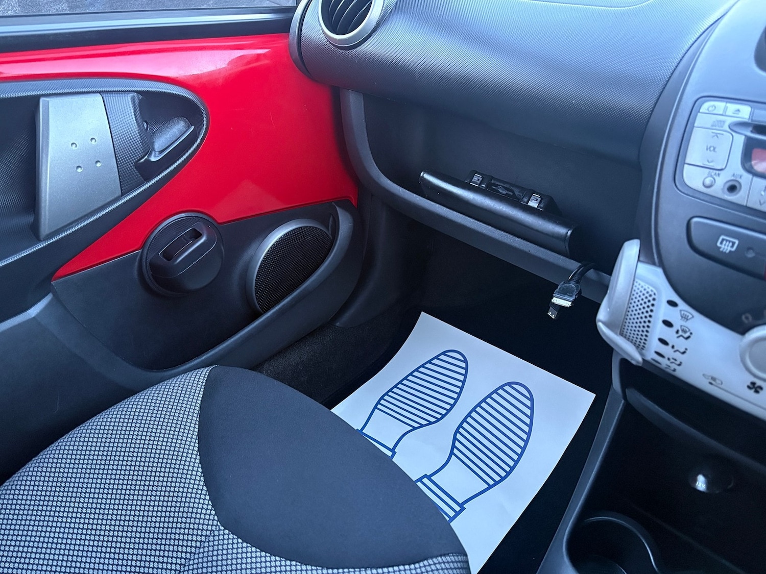 Used Toyota AYGO 2014 for sale - 77395388: Photo 25