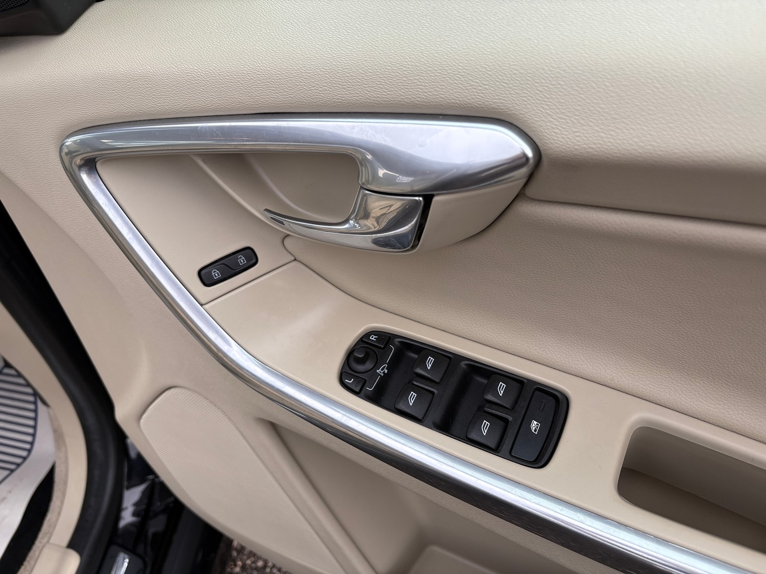 Used Volvo XC60 2015 for sale - 76770264: Photo 15