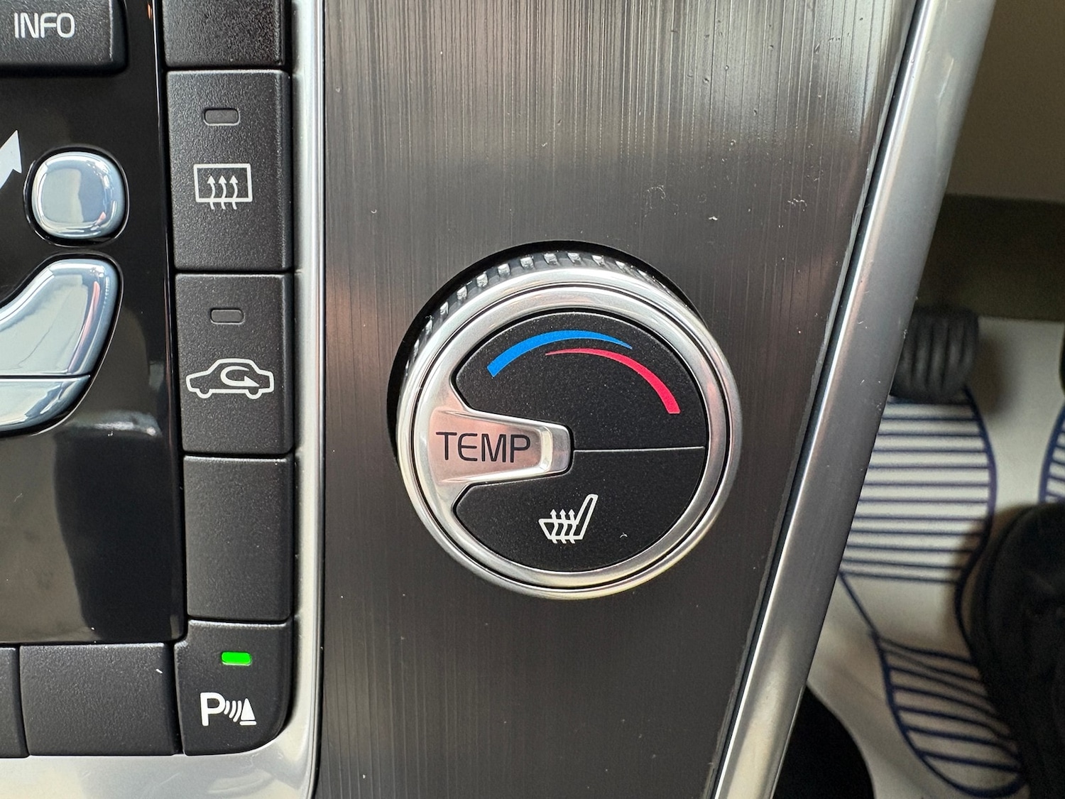 Used Volvo XC60 2015 for sale - 76770264: Photo 24