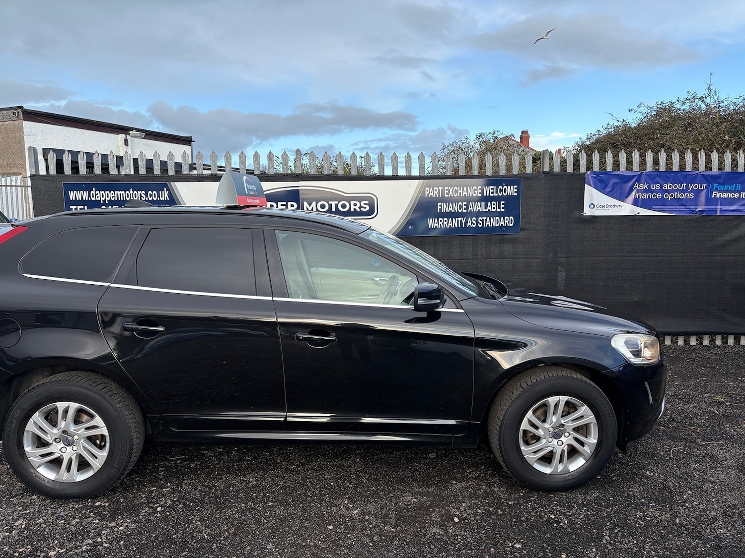 Used Volvo XC60 2015 for sale - 76770264: Photo 4