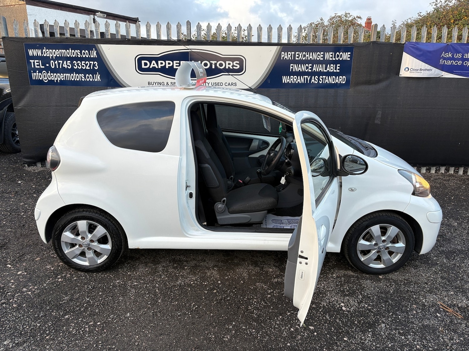 Used Toyota AYGO 2011 for sale - 76347389: Photo 16