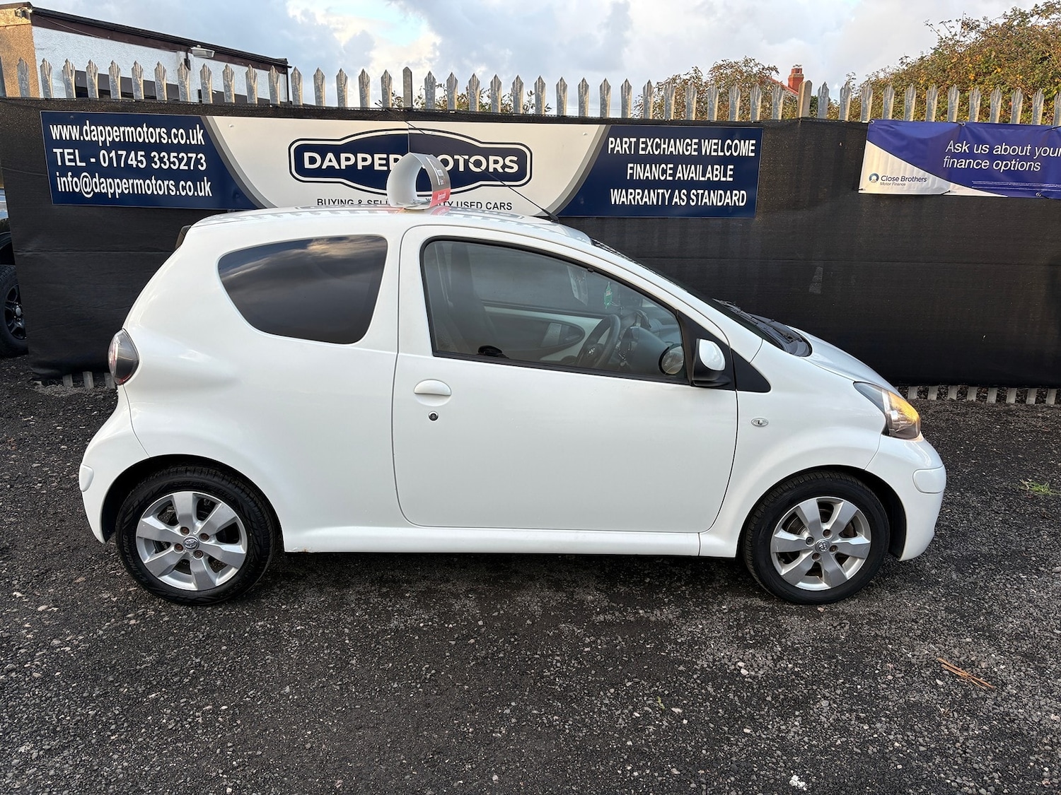 Used Toyota AYGO 2011 for sale - 76347389: Photo 4