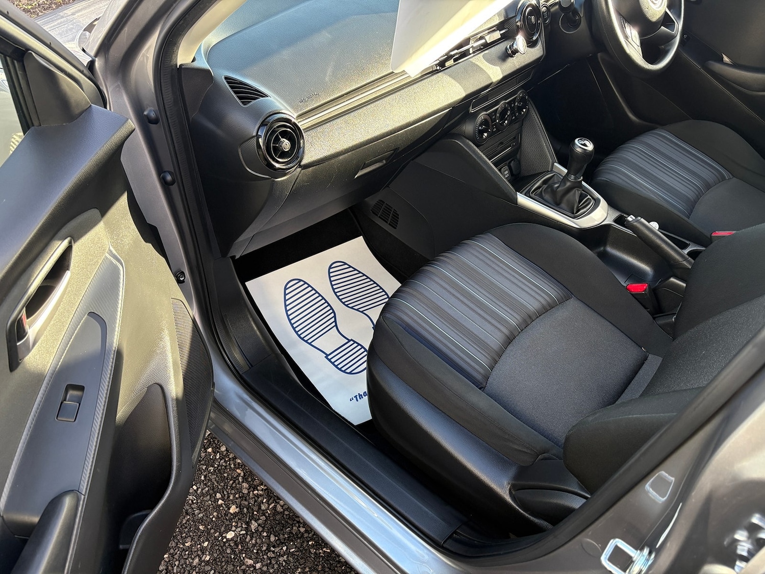 Used Mazda Mazda2 2016 for sale - 76785432: Photo 23