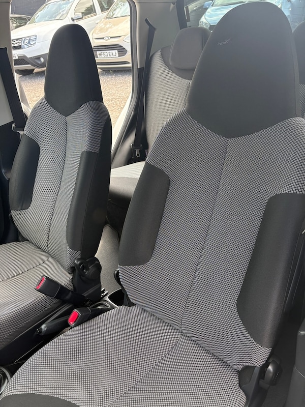 Used Toyota AYGO 2013 for sale - 75494304: Photo 24
