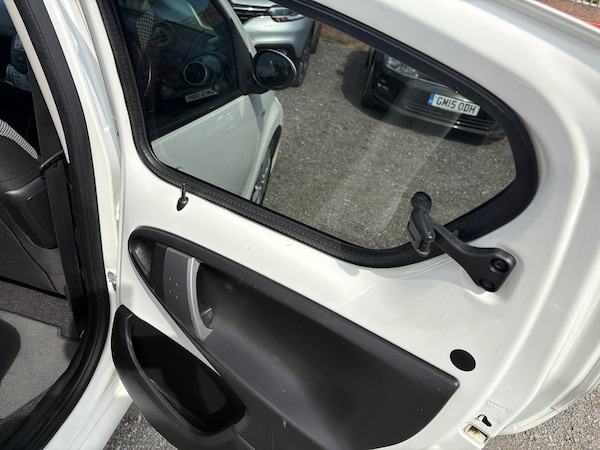 Used Toyota AYGO 2013 for sale - 75494304: Photo 25