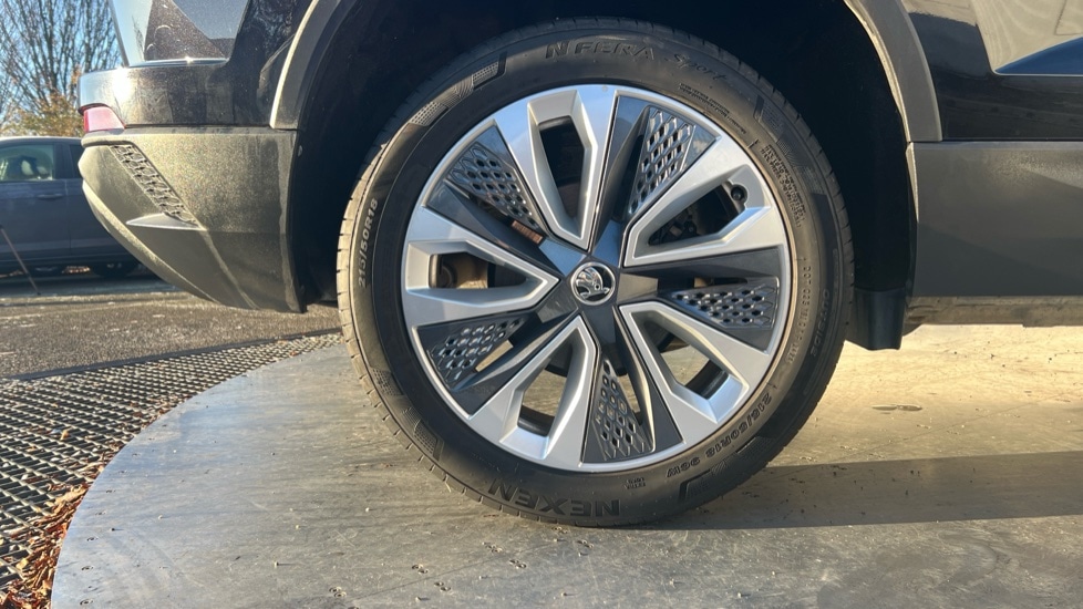 Used Skoda Karoq 2024 for sale - 76873713: Photo 5