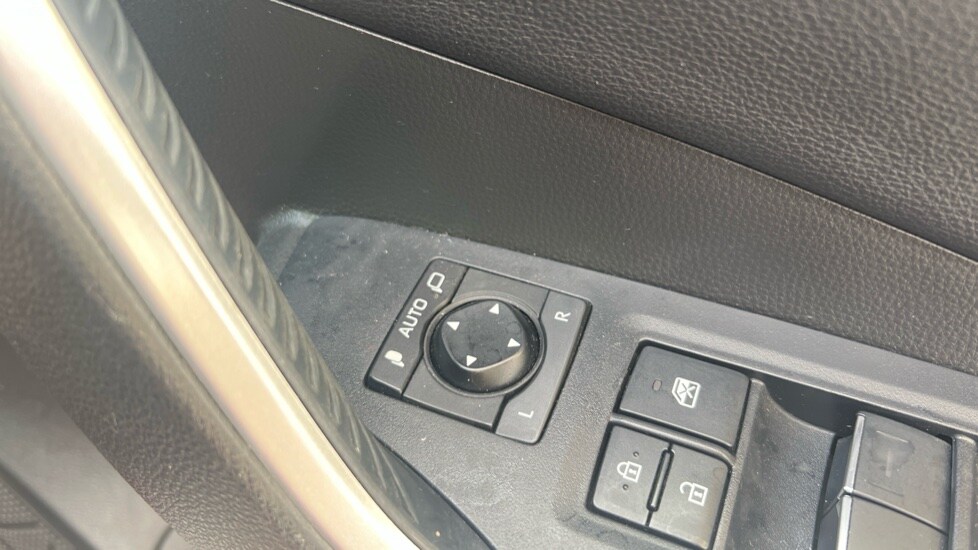 Used Toyota RAV4 2020 for sale - 76350889: Photo 70