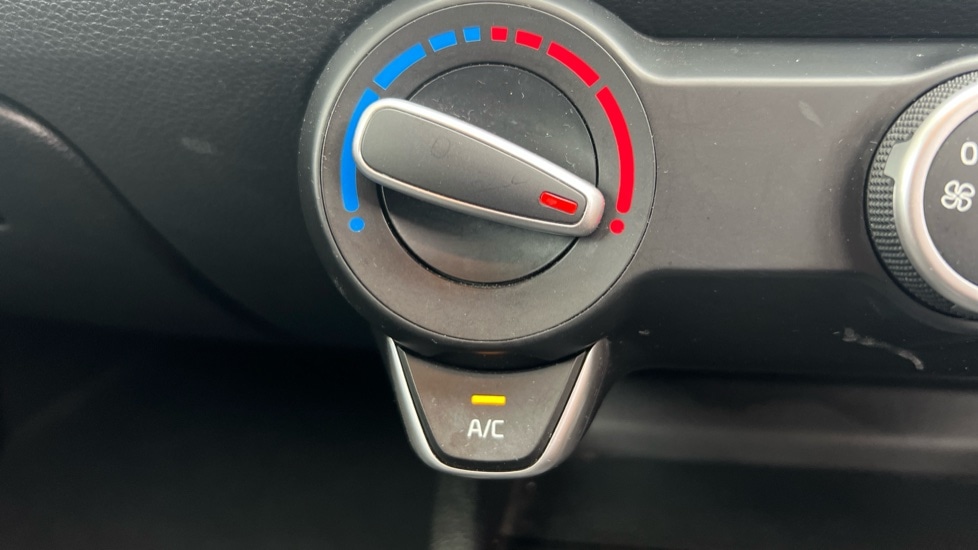 Used Kia Stonic 2019 for sale - 76586988: Photo 58