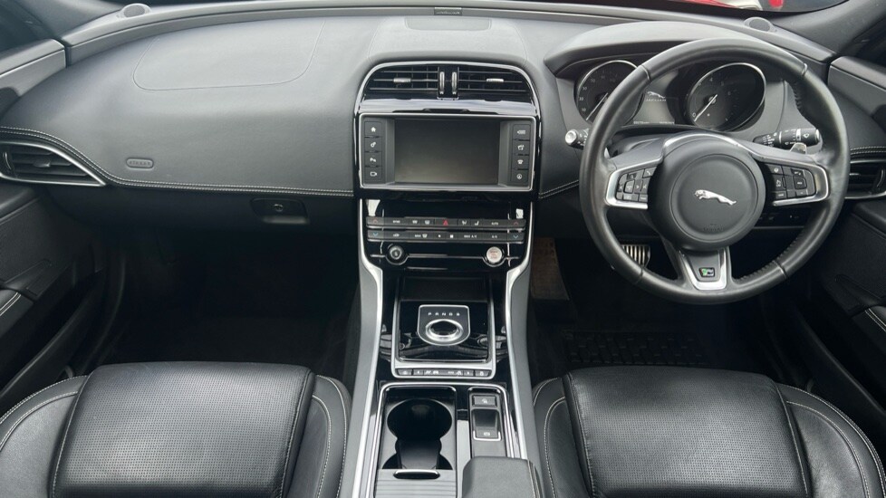 Used Jaguar XE 2017 for sale - 76556831: Photo 11
