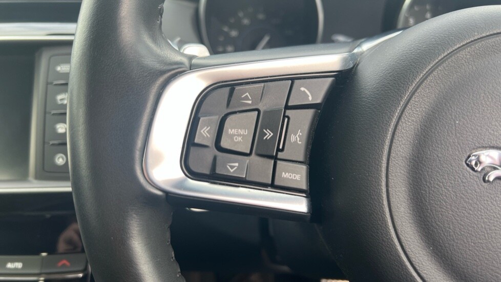 Used Jaguar XE 2017 for sale - 76556831: Photo 23