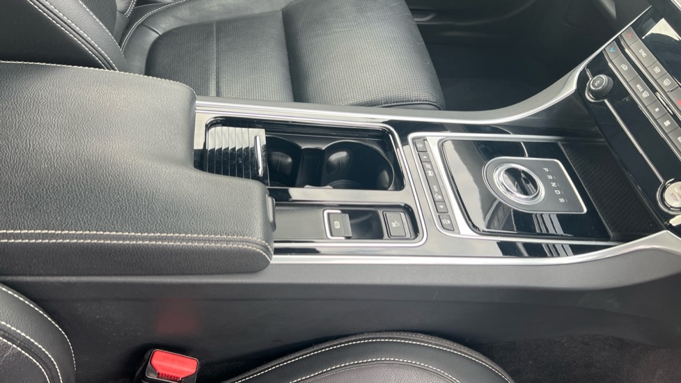 Used Jaguar XE 2017 for sale - 76556831: Photo 28