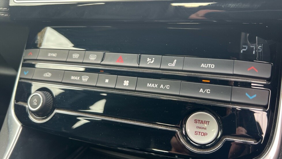 Used Jaguar XE 2017 for sale - 76556831: Photo 31