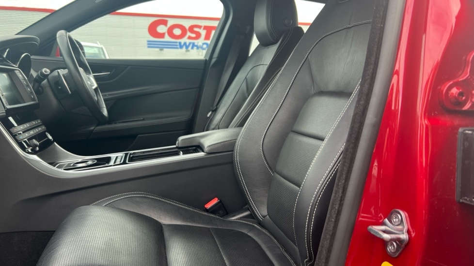 Used Jaguar XE 2017 for sale - 76556831: Photo 43