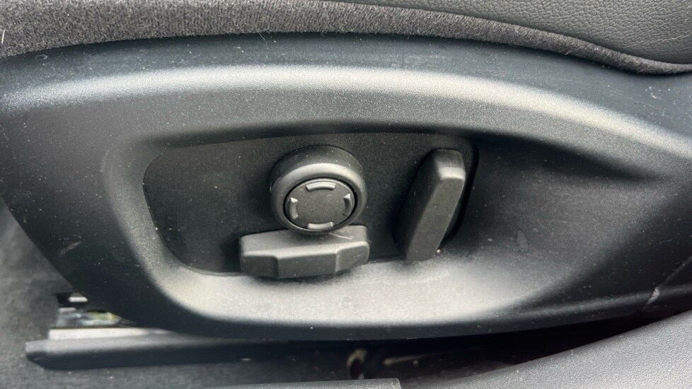 Used Jaguar XE 2017 for sale - 76556831: Photo 44