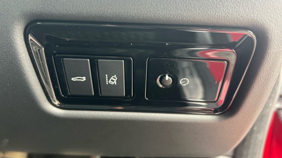 Used Jaguar XE 2017 for sale - 76556831: Photo 49