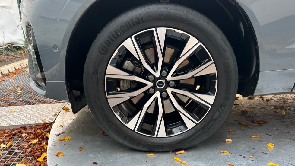 Used Volvo XC60 2023 for sale - 76593620: Photo 17