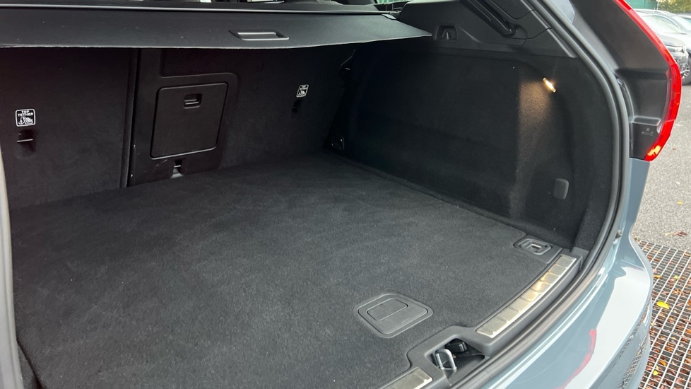 Used Volvo XC60 2023 for sale - 76593620: Photo 38